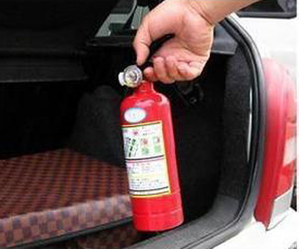 开车遇上突发事件的自救工具,你的后备箱有哪