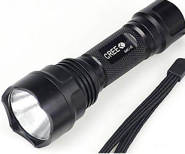 开车遇上突发事件的自救工具,你的后备箱有哪