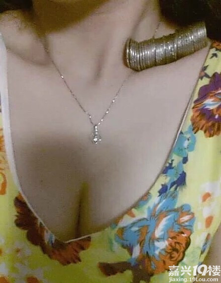 城里人新玩法：锁骨放硬币！