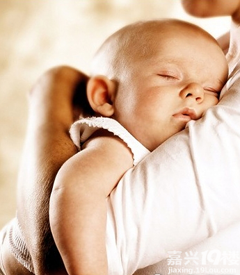 月嫂自曝黑幕!几招教你挑出好保姆-育儿经验分