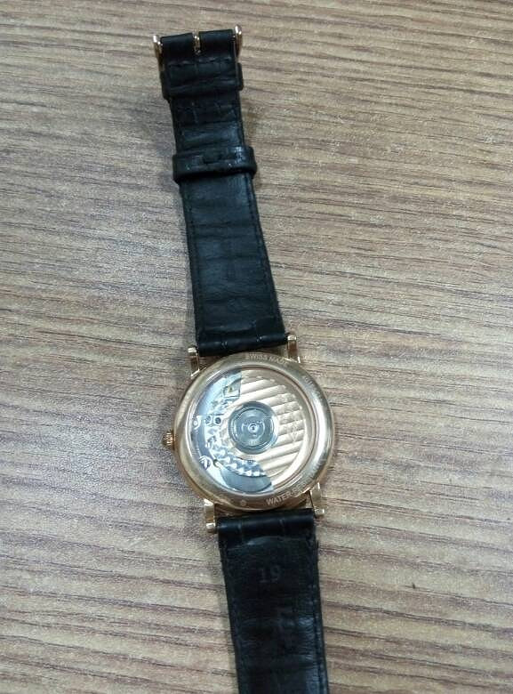 浪琴的这款手表的表带去哪里买,鳄鱼皮的 -讲空