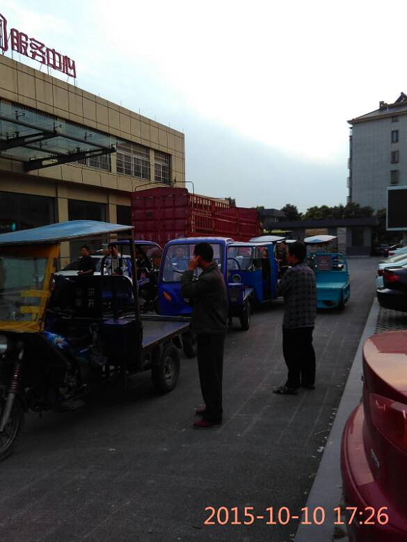 堵门、限制自由,110来了也不管。人民警察-讲