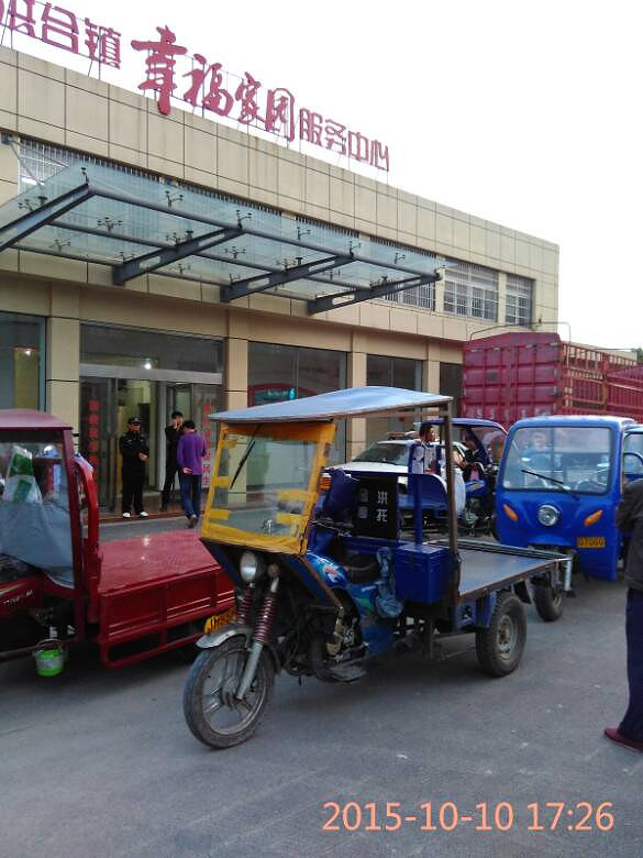 堵门、限制自由,110来了也不管。人民警察-讲