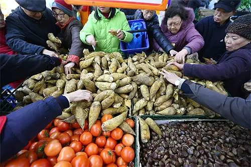 马云又发钱,一早联华超市就被挤爆!2个小时,10