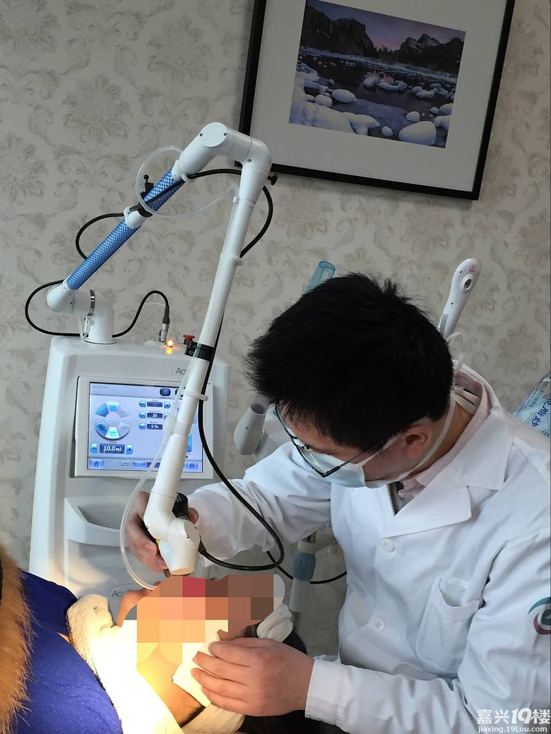 上海华山医院钱辉博士三院坐诊,病人居然都排