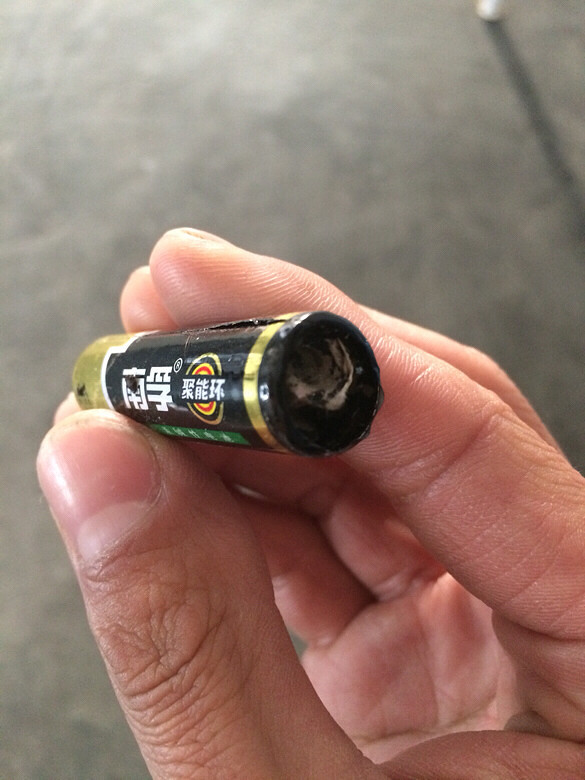 南孚电池爆炸 家里有不用的电池千万要注意啦