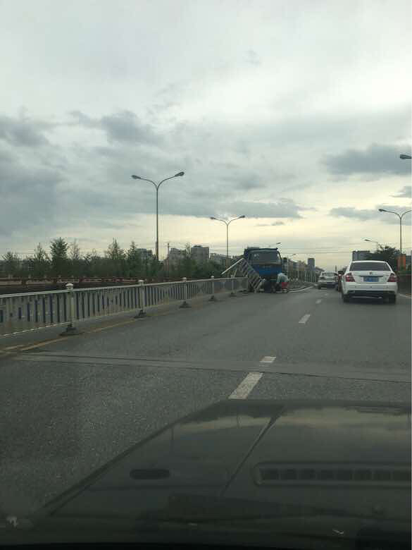 ����ײ�˸����