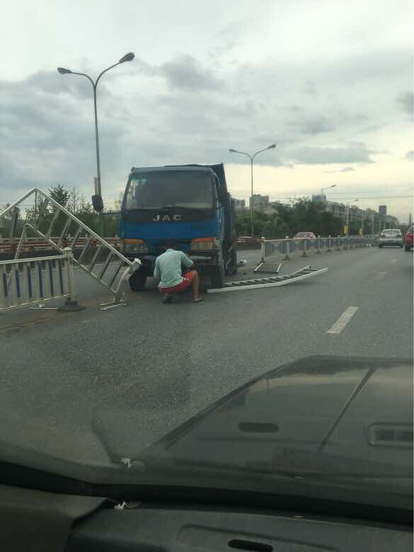 ����ײ�˸����