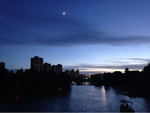 7�հ�����Ϧ����ҫ�µ������������ء�