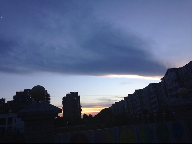 7�հ�����Ϧ����ҫ�µ������������ء�