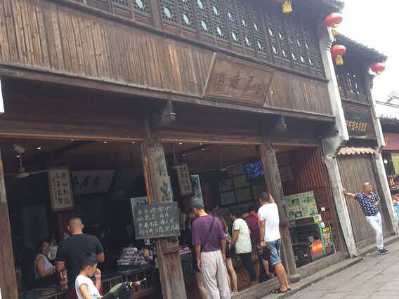 ���±���