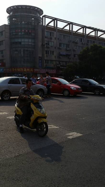 ���·������·�ڣ���ײ��