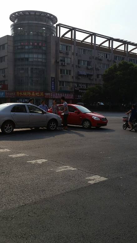 ���·������·�ڣ���ײ��