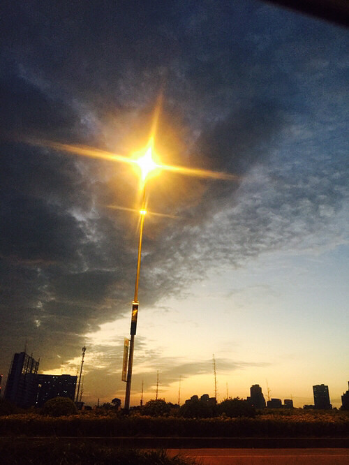 ���˵���գ�ͷ�����������°��ĵģ�������