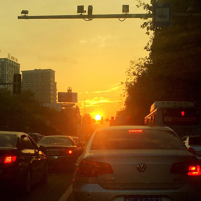 ���˵���գ�ͷ�����������°��ĵģ�������