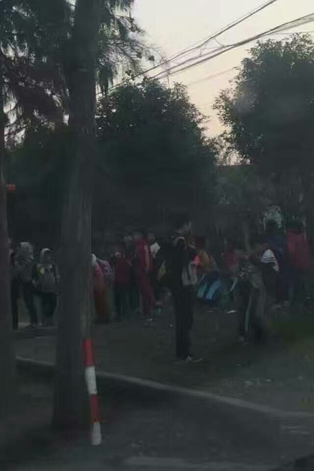 ����ôһȺѧ�������Ǵ�඼�������񹤵���