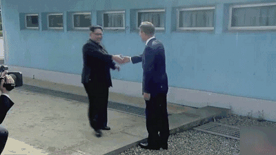 金正恩跨过"三八线"与文在寅握手!还有更多细