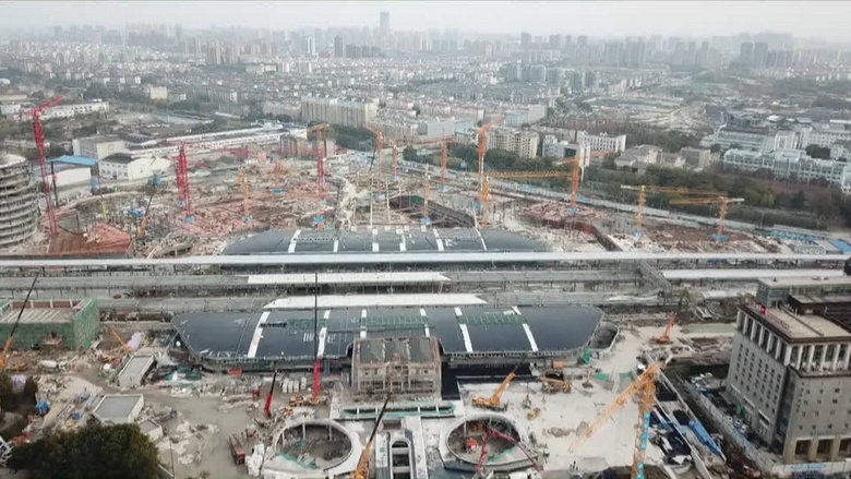 辛苦了嘉兴的建设者们嘉兴火车站大橄榄结顶原来是