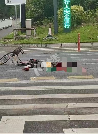 巨惨烈今早西塘桥北十字路口女子被工程车碾压到已无法辨认