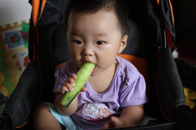 宝宝吃黄瓜的小样-超级宝贝-育儿问答-嘉兴19