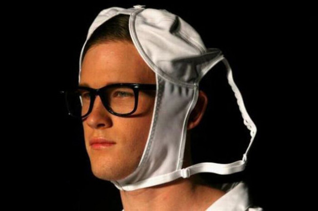 雷到无语的超囧潮流 <em>胸罩</em>挂<em>头上</em>也时尚?-南湖