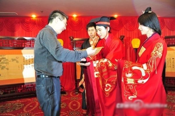 汉服周制婚礼,穿上沉沦300多年的汉服,千人见