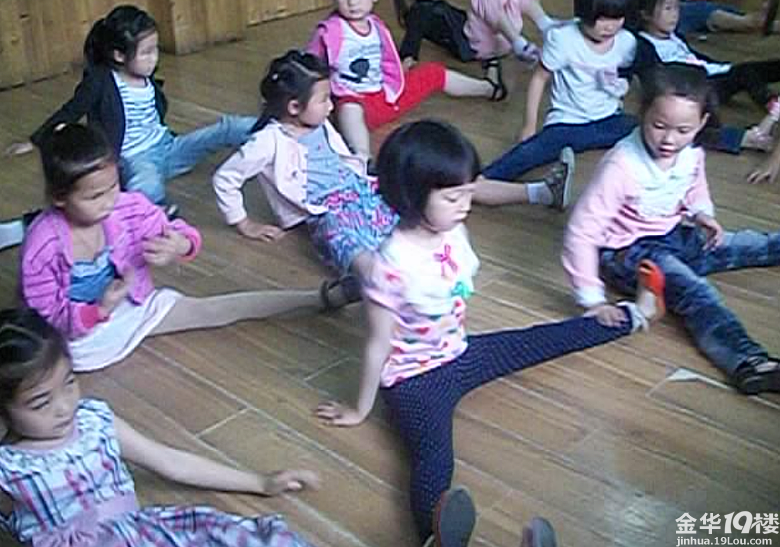 【宝宝成长记】练舞照片-孩子爸妈聊天-亲子乐