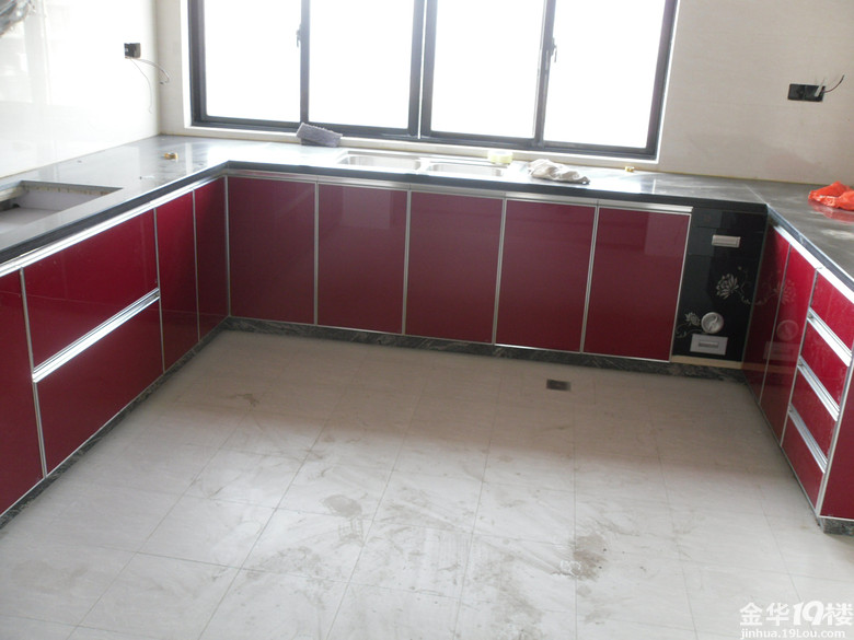 【装修日记】柜子门和厨房门上效果啦-装修日