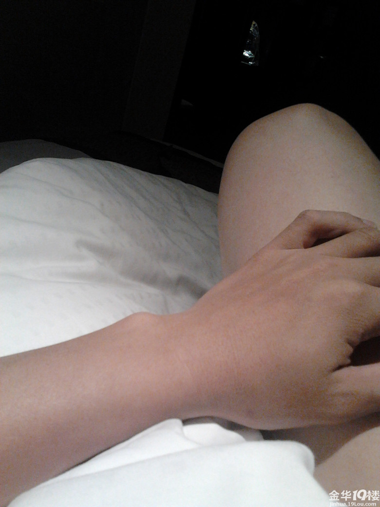 凌晨11点 <em>隔壁</em>传来<em>女人</em>的呻吟声吵的我无法入