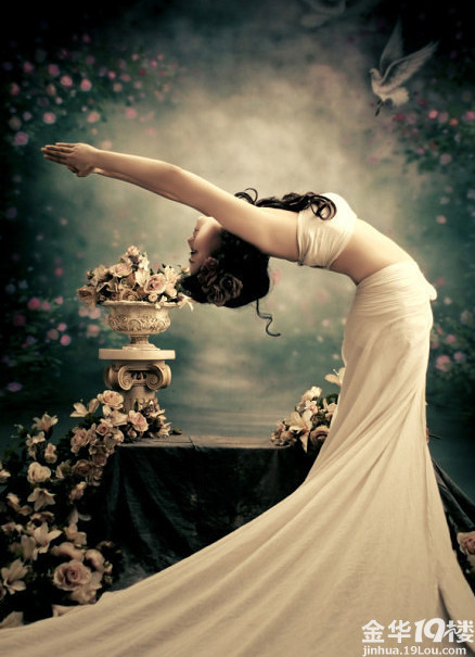 只有<em>练瑜伽</em>的MM才能拍的婚纱照 太软了-我来