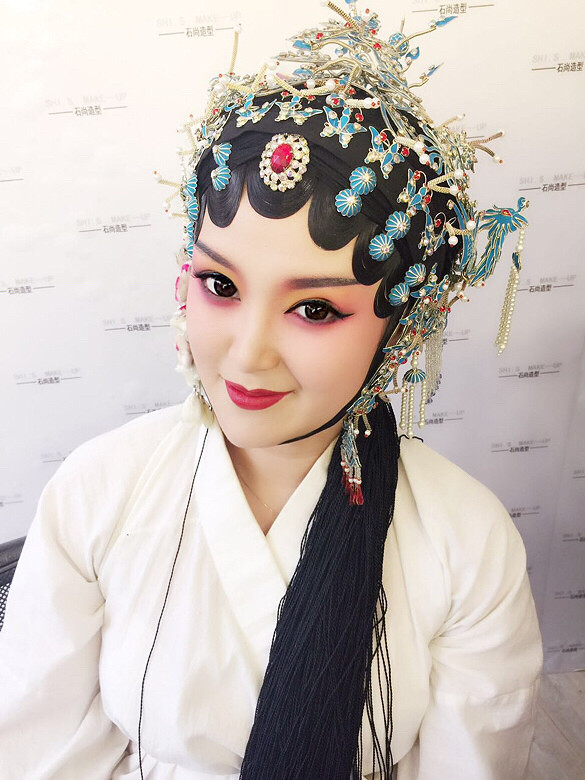时尚的戏曲妆,不那么厚重,淡淡的美丽又时-东阳