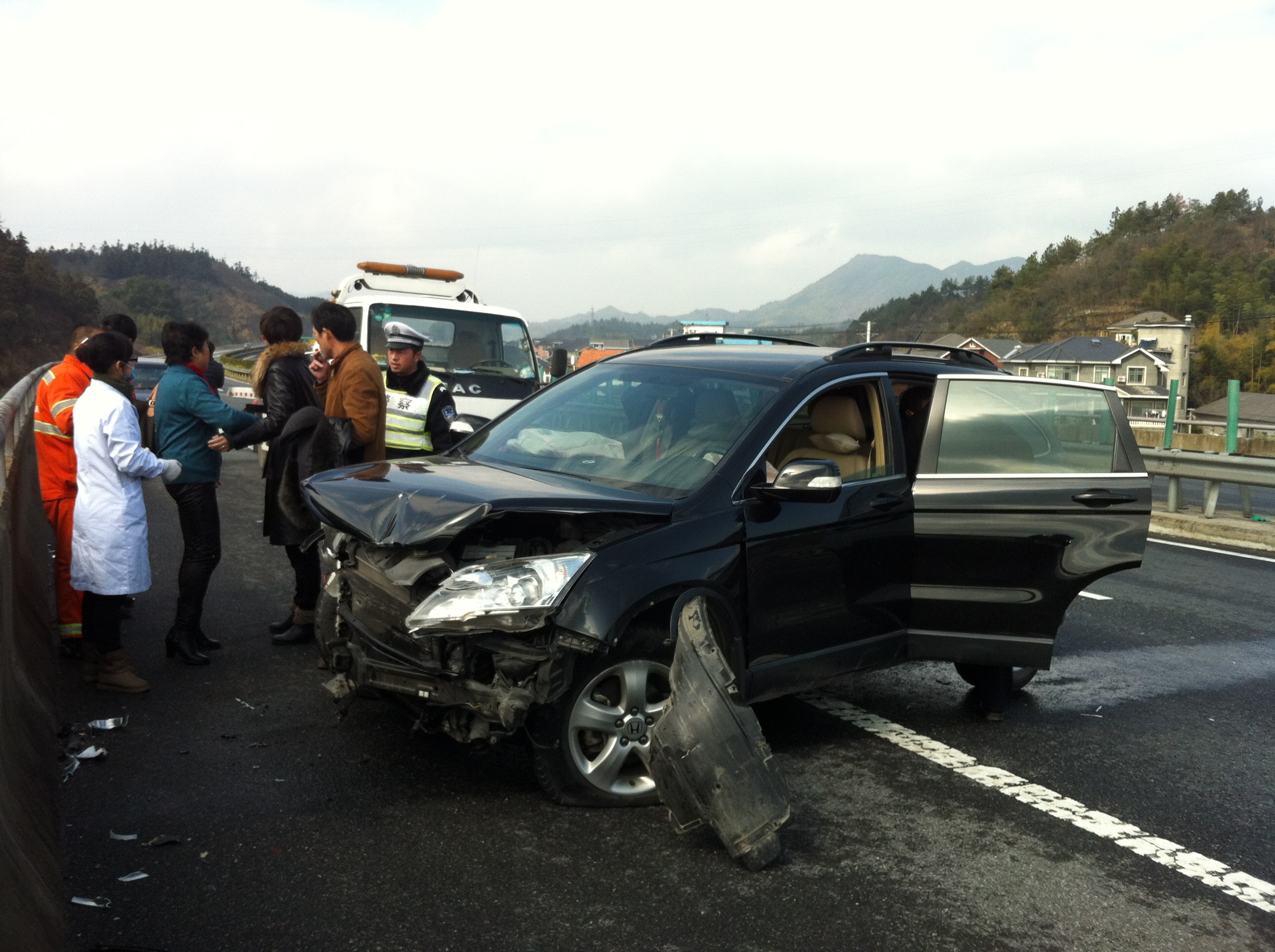 惊险高速车祸-临安爆料-临安19楼