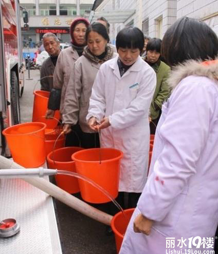 好大一辆消防车在缙云人民医院(图)