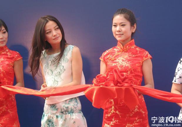 赵薇今天在宁波啦!现场人山人海啊!上图了~-宁