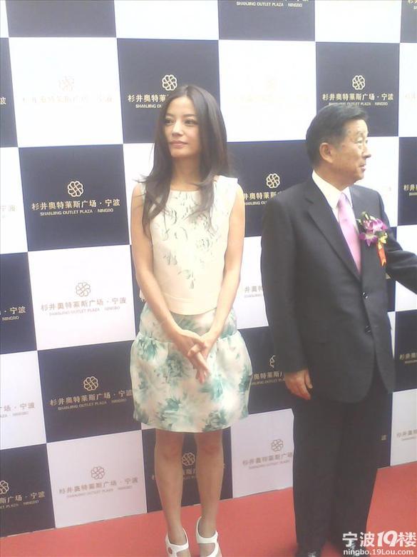 赵薇今天在宁波啦!现场人山人海啊!上图了~-宁