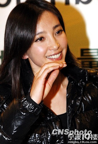 北大校花袁佳怡上综艺节目后爆红 和男友私密