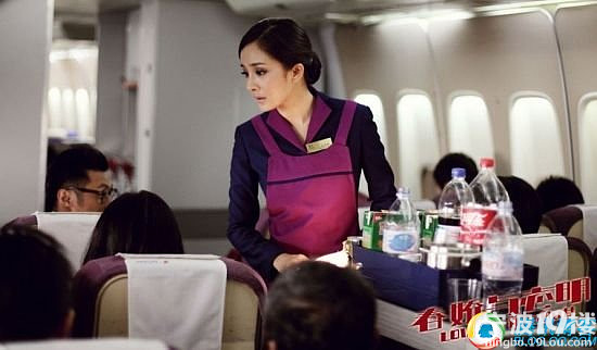 杨幂制服空姐气质十足引无数网友赞美-娱乐八