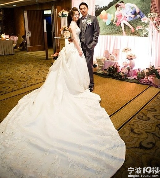 台湾结婚好高调,订婚十二礼是LV&香奈儿,婚礼
