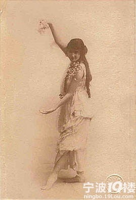 泰坦尼克号结尾 rose床头所有照片解析~~[转]-