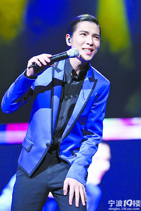 萧敬腾亲民?很穷?竟然坐火车离开宁波 有图有