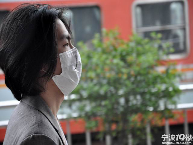 萧敬腾亲民?很穷?竟然坐火车离开宁波 有图有