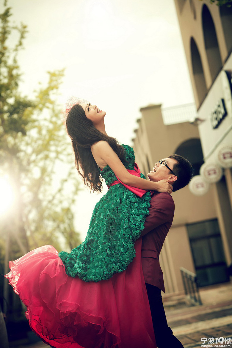 爱就这么简单,你在我身边~我在你背后~~-婚纱