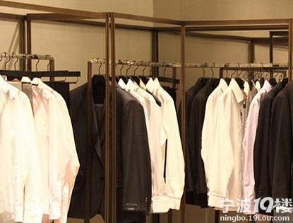 鄞州姑娘哭疯!同个专柜同款衣服同一时间差价