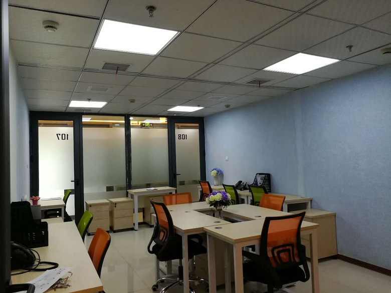 精装办公室!租金包含水电费,物业费,网络费