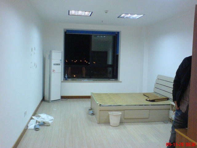 江南一品对面万特商务中心单身公寓精装出租,