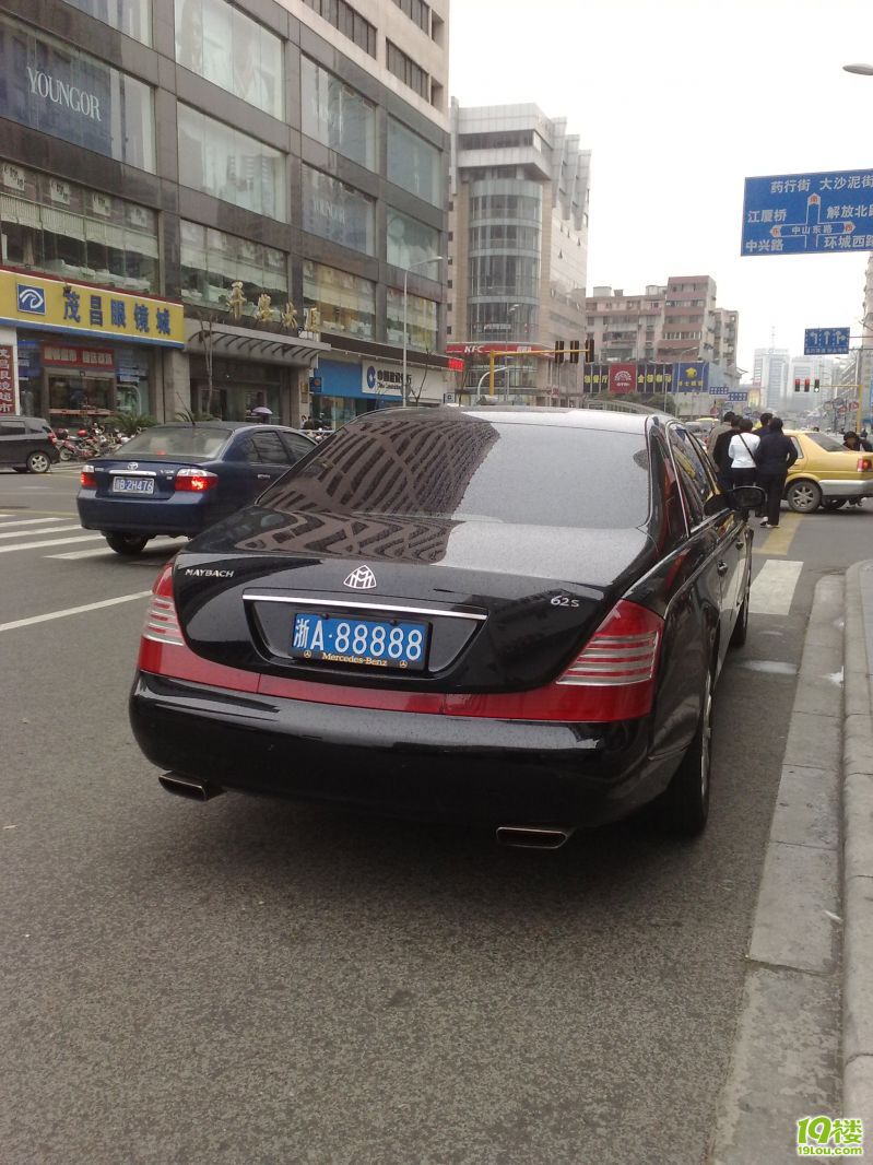 宁波最牛车牌:浙B88888奔驰被交警扣了(视频