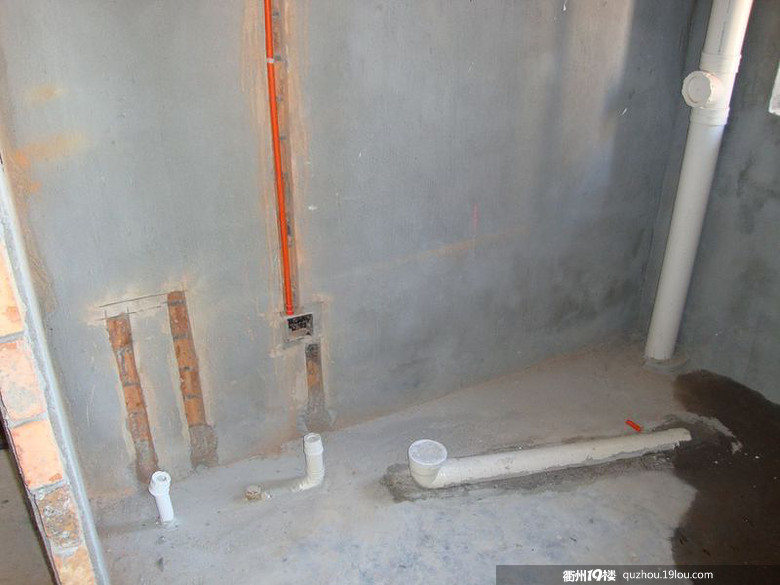 家里装修都会碰到马桶移位都是想移又怕移-装