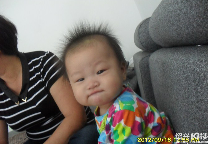<em>孩子</em>的<em>头发</em>一直<em>竖着</em>,有什么办法让他垂下去啊