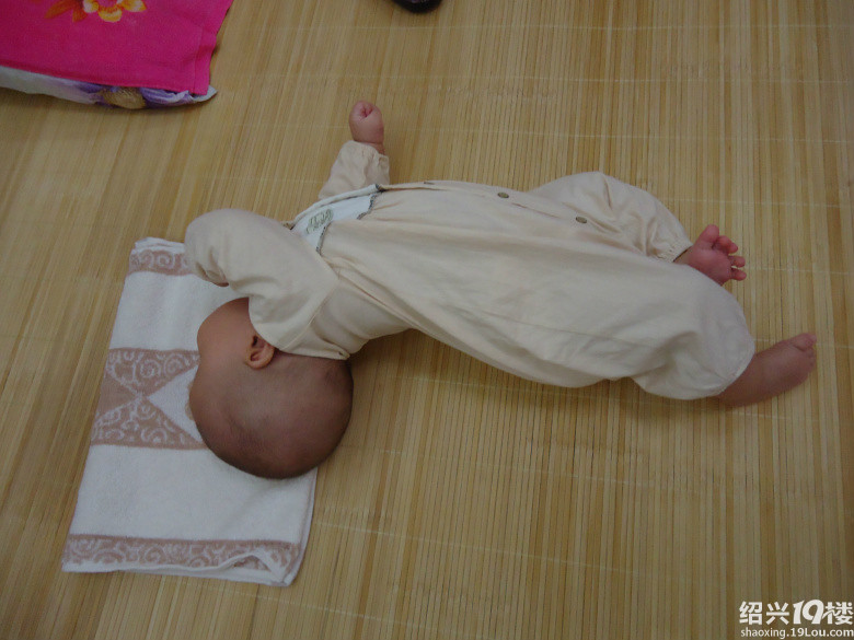 宝贝<em>不长头发</em>,这是为什么呢?求解。有图有真相