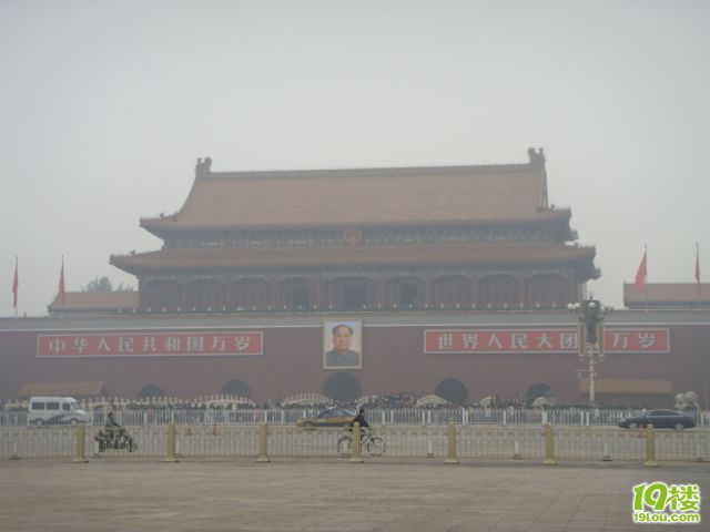 去北京因时间关系,只看到降旗仪式。